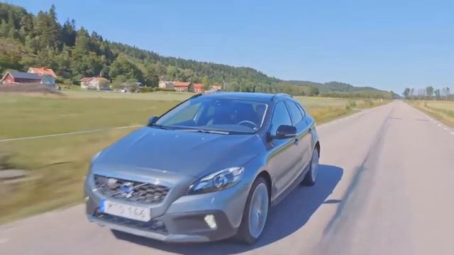 Volvo V40 Cross Country 2016 смотреть онлайн