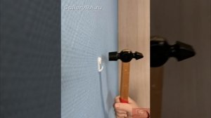 Как повесить картину на крючок-паучок с помощью одного молотка и без сверления стен