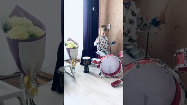 4,5 года ,малыш на барабанах смотреть онлайн