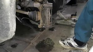 замена передних тормозных колодок Renault Megan 2