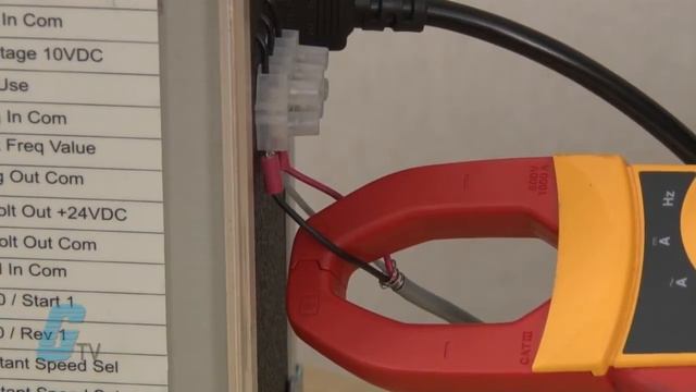 How to Use a Current Clamp Meter - Basic Functions and Taking Measurements смотреть онлайн