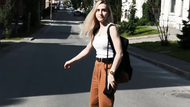 Прогулка по городу смотреть онлайн