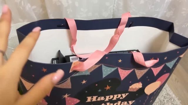 ОТМЕЧАЕМ День РОЖДЕНИЯ ✨ ПОДАРКИ, ГОСТИ, КАФЕ смотреть онлайн