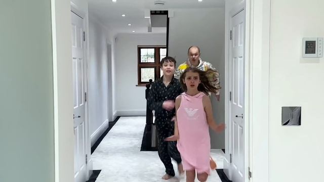 Идем на плей дейт к друзьям смотреть онлайн