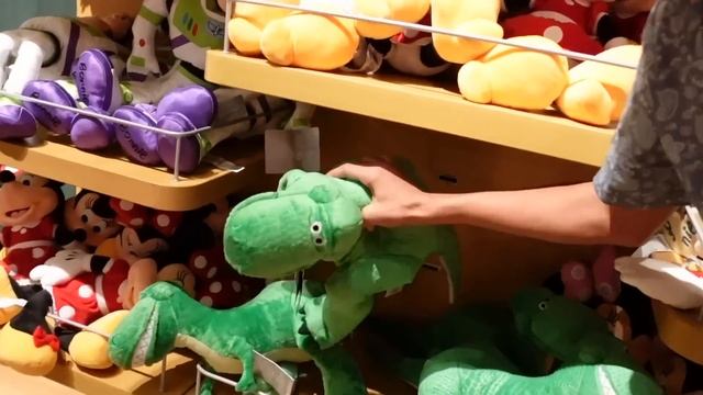BUYING Anything In ONE COLOR For 24 Hours CHALLENGE! | The Beverly Halls смотреть онлайн