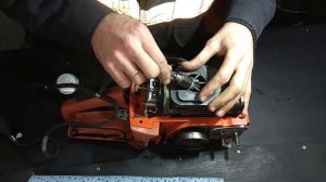 ХУЗХВАРНА 137-142 ПРОВЕРКА НА ГЕРМЕТИЧНОСТЬ КАРТЕРА БЕНЗОПИЛЫ ,ПРИСПОСОБЛЕНИЕ