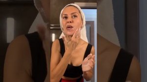 "Как стереть морщинки с лица в домашних условиях". Пилинг Виктории Бони