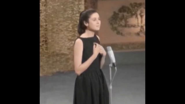 Джильола Чинкветти (музыка и слова Никола Салерно) — Я ещё маленькая, чтобы любить тебя смотреть онлайн