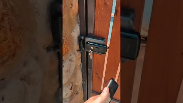 Подключение вызывной панели к приводу ворот и замку - Легко и просто!  #монтаж #шортс #shots