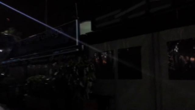 Как выглядит Барселона ночью? Прогулка у моря. Порт Олимпико. смотреть онлайн