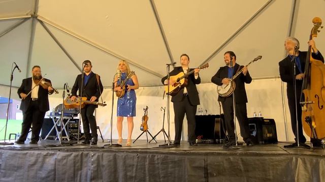I Ain't Been Nowhere / Rhonda Vincent and The Rage смотреть онлайн