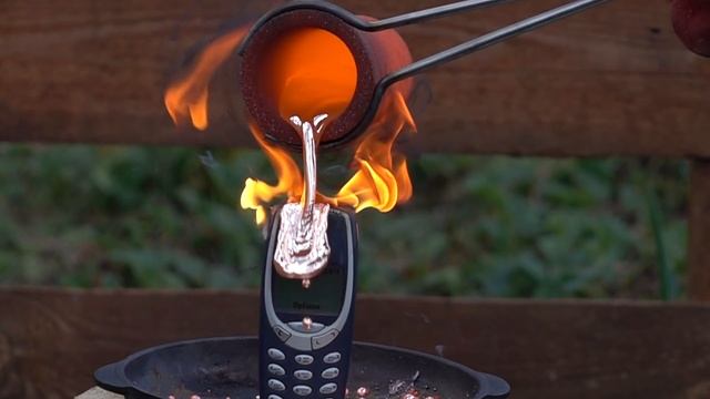 EXPERIMENT: LAVA VS NOKIA 3310 смотреть онлайн