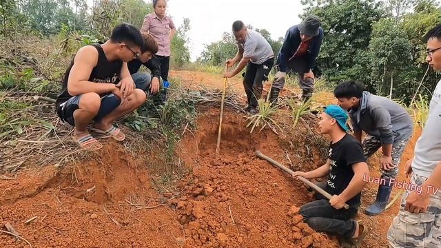 KING PYTHON147 | Brave Hunter Confront 100kg Giant Python, Catch Snake смотреть онлайн
