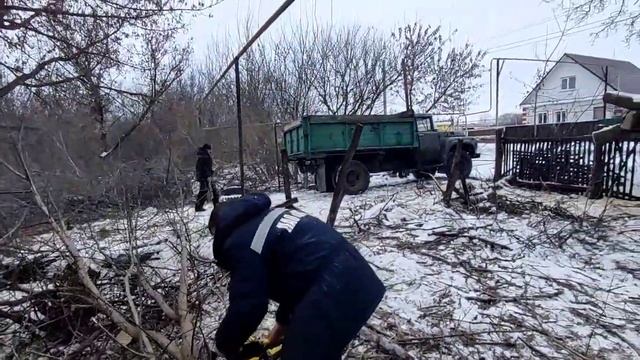 Расчистка участка от клëна, зил в деле. смотреть онлайн