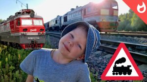 Грузовые поезда рассыпали сюрпризы /Поезда и автомобильная авария