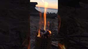 Ночёвка в палатке на берегу Обского водохранилища.