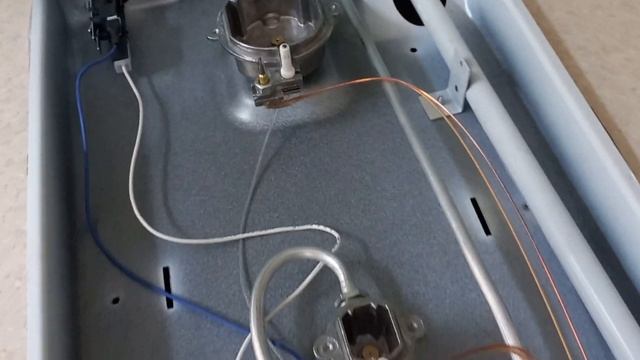 Пока искал где травит газ меня ошарашили места крепления. Газовая плита Greta смотреть онлайн