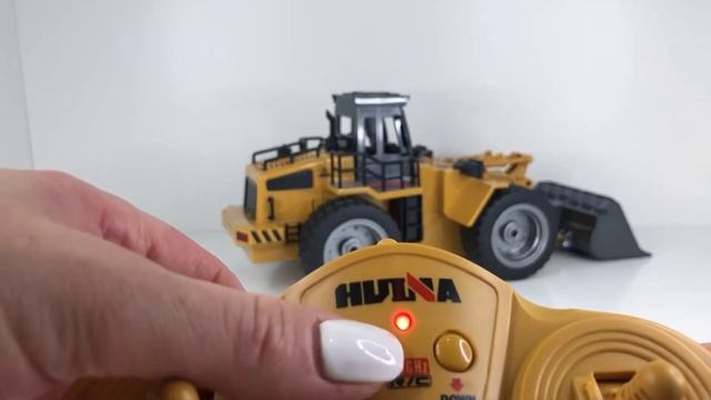 Бульдозер RC 6-ти канальный Hui Na Toys 1520 смотреть онлайн