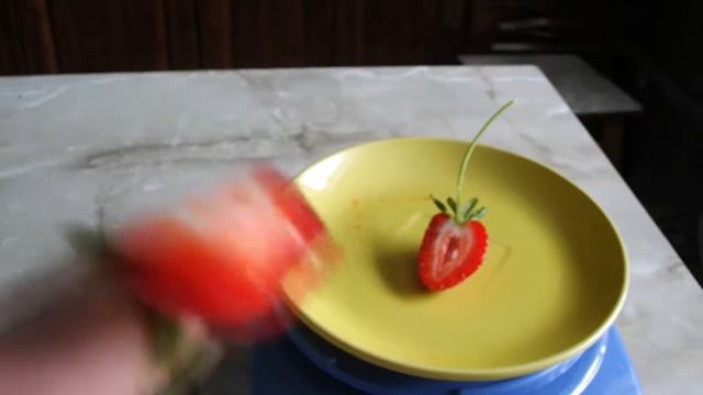 КЛУБНИКА НА ПОДОКОННИКЕ смотреть онлайн