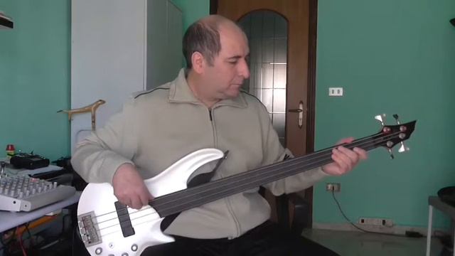 Cort curbow fretless (Quinta sinfonia di Beethoven remix) by Rino Catalano смотреть онлайн