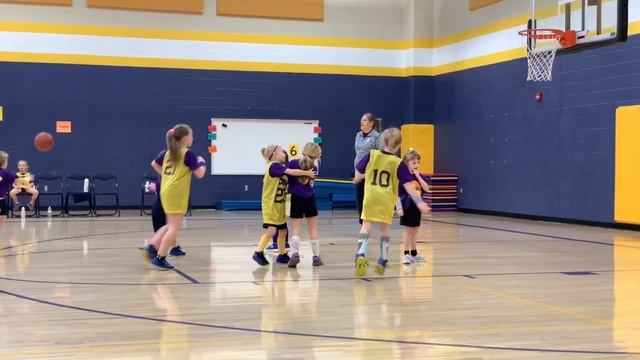 Alyssa's girls Basketball game with a surprise guest смотреть онлайн