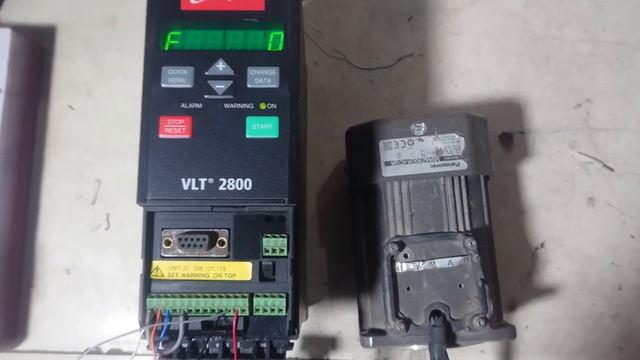 DANFOSS VLT-2800 INTERNAL AND EXTERNAL SETTING | DANFOSS VFD LEARNING | VLT 2800 LEARNING IN URDU смотреть онлайн