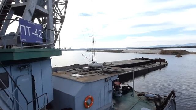 В Хабаровске строят временную дамбу на входе в затон смотреть онлайн