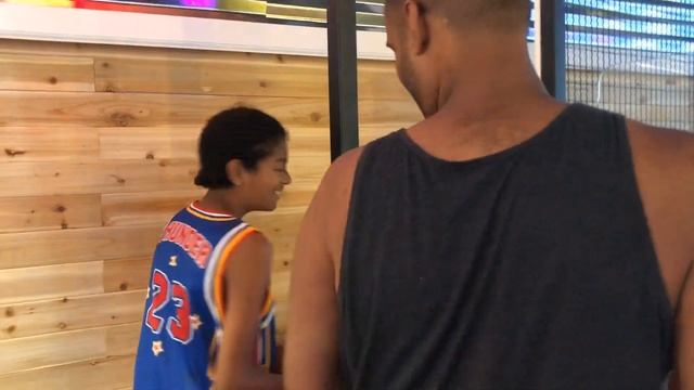 Connect 4 Hoops Arcade Basketball Redemption Game смотреть онлайн