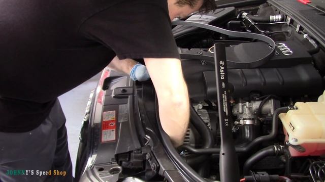 Serpentine Belt Replacement Audi A4 the easy way !! + Tool Review смотреть онлайн