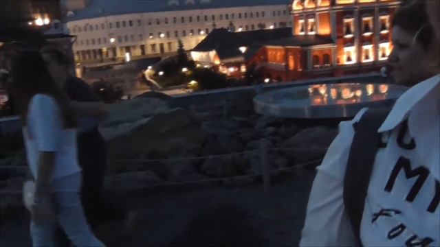 Прогулка от первого лица в московском парке Зарядье центра Москвы на ул. Б.Дмитровка летом вечером смотреть онлайн