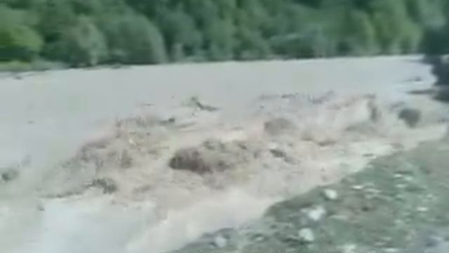 Разлив реки Псезуапсе в п.Лазаревское (Марьино) 13.08.2012 смотреть онлайн