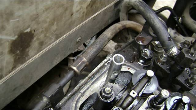 Как выкрутить сорванную шпильку болт ГБЦ смотреть онлайн