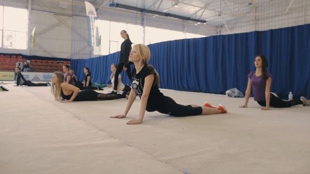 Stretching. 1 Year Anniversary смотреть онлайн