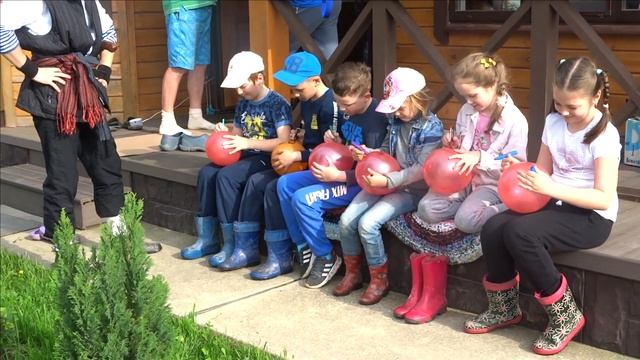 Пиратская вечеринка! Ребята отправились в плавание на разноцветные острова!