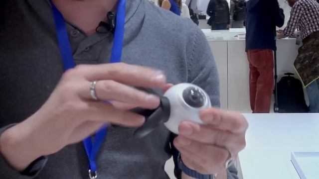 Samsung Gear 360 или как создать виртуальный мир! [MWC'16] смотреть онлайн