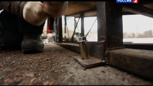 Наука на колесах. Эксперименты с Ласточкой. Прыжок с метрового трамплина на машине. смотреть онлайн