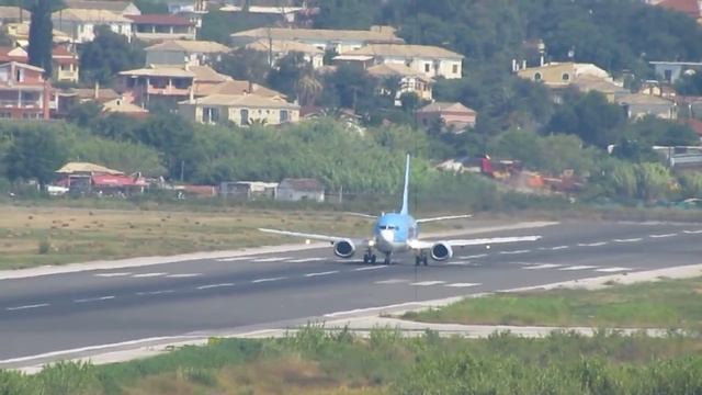 Jetairfly (TUI Airlines Belgium) Boeing 737-5K5 Takeoff at Corfu International Airport (CFU/LGKR) смотреть онлайн