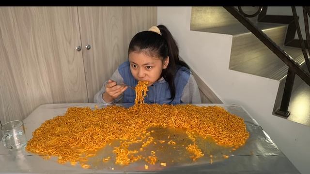 GILAA!! MUKBANG SAMYANG 10 BUNGKUS!! смотреть онлайн