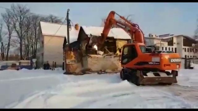 Ярославец построил часть дома на земле соседа: строение снесли по решению суда смотреть онлайн