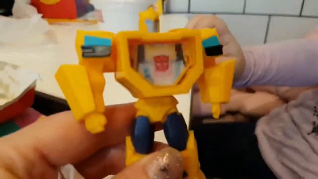 Transformers and The Little Pony Toys Surprises | Having Fun at McDonald’s with Natalia 🦄 смотреть онлайн