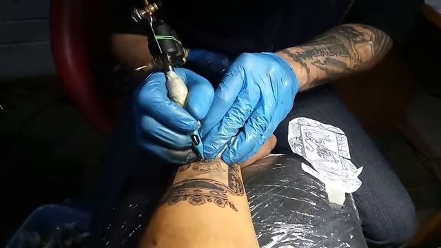 Как правильно бить татуировку. смотреть онлайн