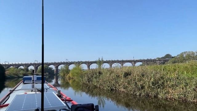 Narrowboat Adventure in Indian Summer: Weaver Navigation | Breathtaking Views on TOMMi Ep 52 смотреть онлайн