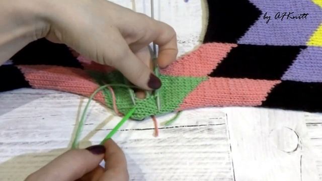 Плечевой шов в вязаном изделии/Shoulder seam in knitted item смотреть онлайн