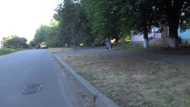 Летним утром по улице Богуна. (Лево-право-лево). Желтые Воды, Июль 2021. смотреть онлайн