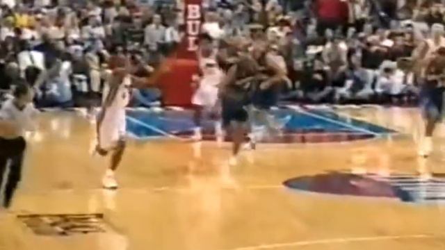 Ben Wallace Highlights (November 04, 2001 against Wizards) смотреть онлайн