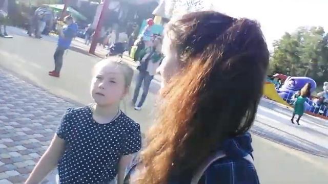 Прогулка с Нелли по парку аттракционов "Диво остров" смотреть онлайн