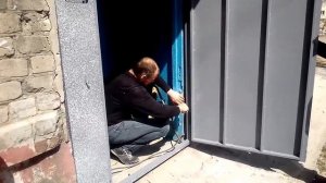 Демонтаж+ монтаж двери на раз два.