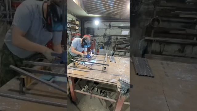 ✅Мастерю декоративный столик на кухню с нержавеющей столешницей♻️ смотреть онлайн