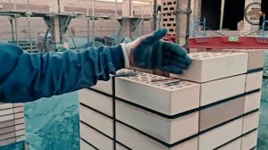 Урок для новичков кладка кирпичной колоны. Контролируем толщину шва и заводим кирпичный столб.