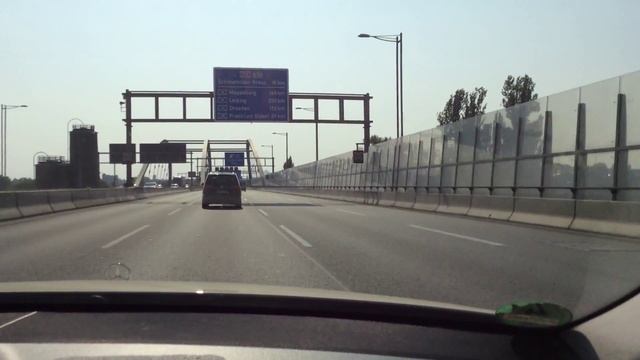 Дорога в аэропорт Берлина Шонефельд смотреть онлайн